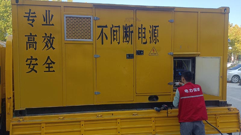 开江柴油发电机组和UPS电源配合使用时，如何避免切换过程中的电力中断？